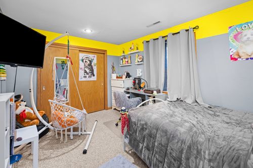 4590 Apple Valley Dr, Bettendorf, IA, 52722-2045 | Card Image