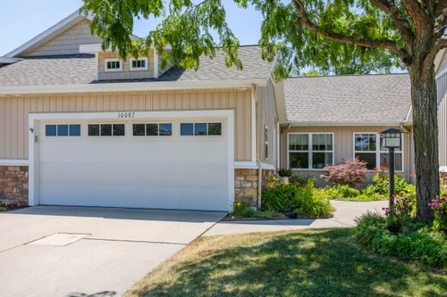 12-10087 S Crossroad Cir Se, Caledonia, MI, 49316-7587 | Card Image
