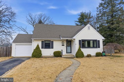 8 Samantha Ln, TRENTON, NJ, 08619-4312 | Card Image