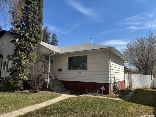 1318 Av B N, Saskatoon, SK, S7L1G5 | Card Image