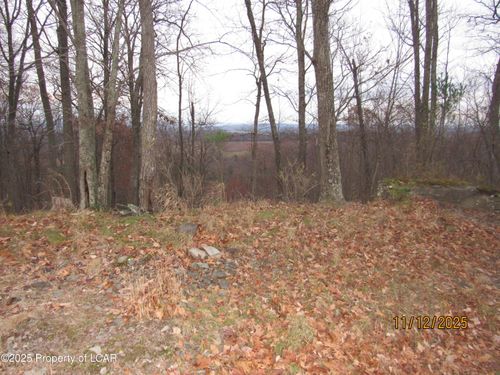 115 Manorview Dr, Dallas, PA, 18612-8824 | Card Image