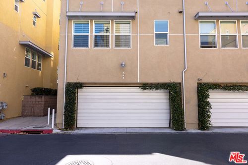 341 Memory Ln, Santa Ana, CA, 92705-6005 | Card Image