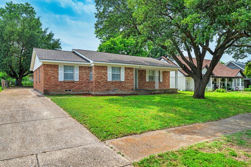 3560 Delford Cir, Dallas, TX, 75228-2458 | Card Image