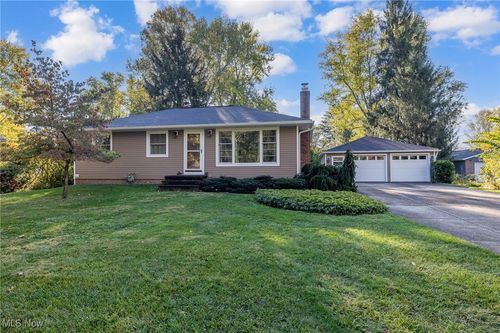 9854 Gleeson Dr, Valley View, OH, 44125-4725 | Card Image