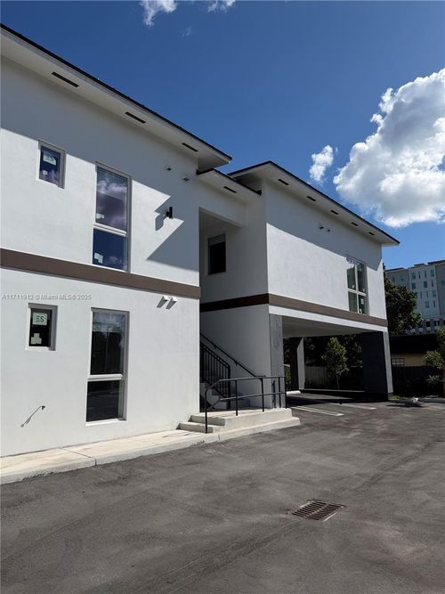 210 Se 10th St, Hallandale Beach, FL, 33009-7119 | Card Image