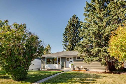 131 Gloucester Crescent Sw, Calgary, AB, T3E4V4 | Card Image