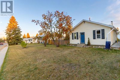 5614 51 St, House other with 2 bedrooms, 1 bathrooms and 4 parking in Olds AB | Image 2