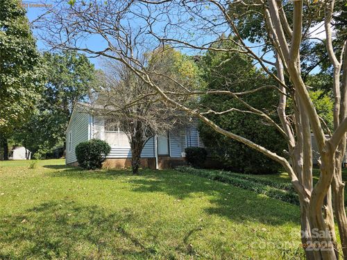 6003 Bridlewood Ln, Charlotte, NC, 28215-1656 | Card Image