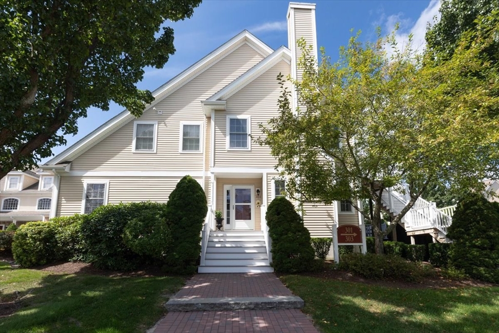 Hampton Way, Abington, MA 02351