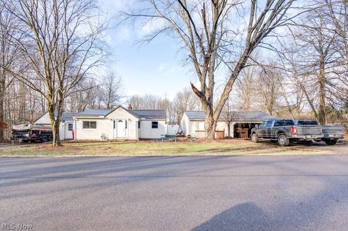 6095 Bell Ave, Hubbard, OH, 44425-2340 | Card Image