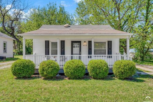 615 Alabama St, Lawrence, KS, 66044-2317 | Card Image