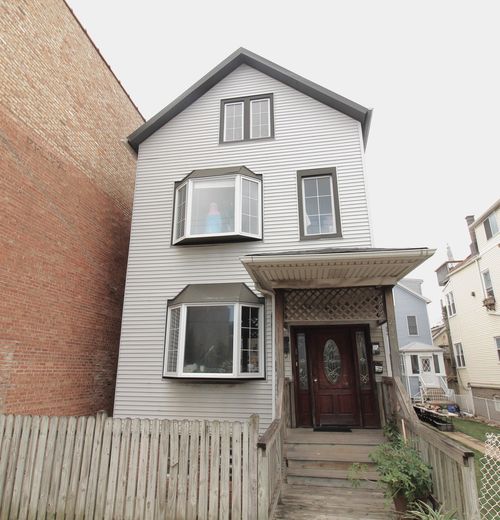 ch2-2470 Clybourn Ave, Chicago, IL, 60614-8469 | Card Image