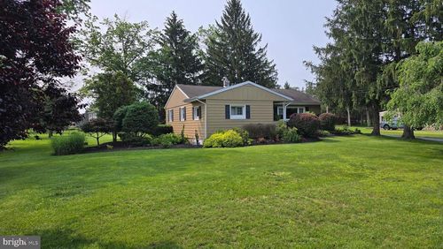 1030 Walt Rd, PENNSBURG, PA, 18073-1704 | Card Image