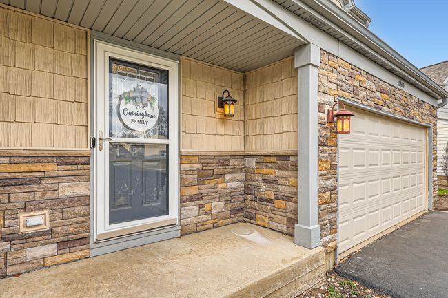 1300 Gloucester Cir, Townhouse with 3 bedrooms, 3 bathrooms and 2 parking in Carol Stream IL | Image 4
