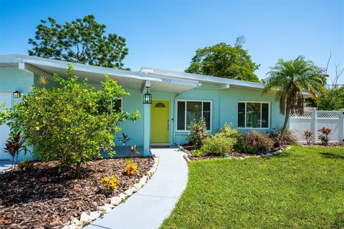 2215 Alvarado Ln, SARASOTA, FL, 34231-4209 | Card Image