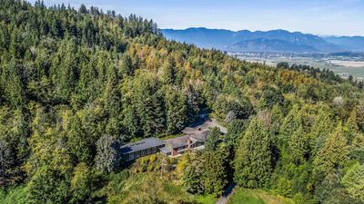 5707 Extrom Rd, House other with 8 bedrooms, 5 bathrooms and 2 parking in Chilliwack BC | Image 1