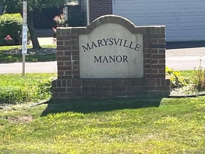 982 Saint Joseph Lane, Condo with 2 bedrooms, 2 bathrooms and null parking in Marysville MI | Image 2