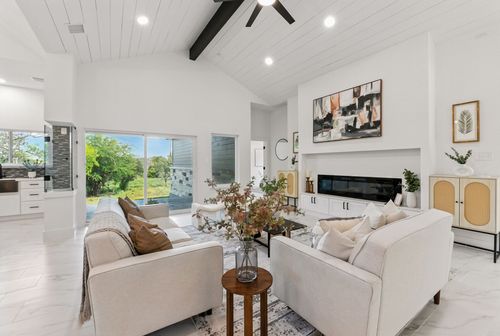 418 Bedford Dr, Spicewood, TX, 78669-3268 | Card Image