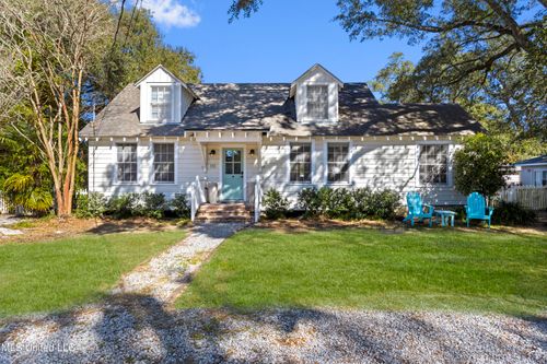 111 Bay View Ct, Bay Saint Louis, MS, 39520-4601 | Card Image