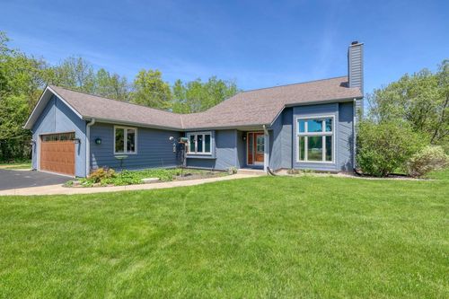 N2W31920 Twin Oaks Drive, Delafield, WI, 53018 | Card Image