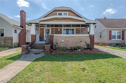 7115 Hampstead Ave, Parma, OH, 44129-3758 | Card Image