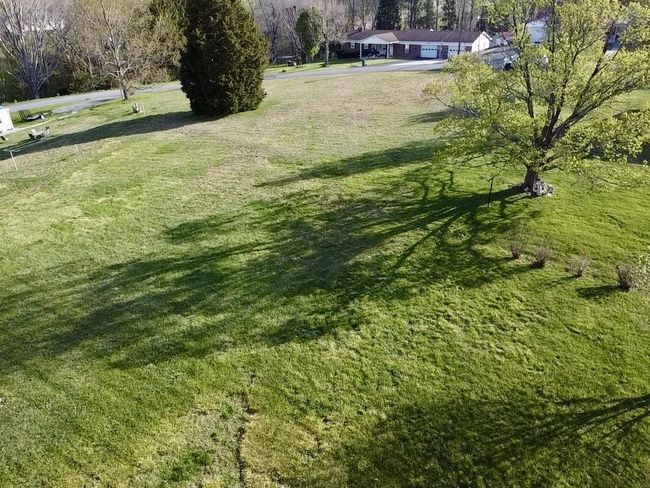 186 Summit Dr, Home with 3 bedrooms, 2 bathrooms and null parking in Peterstown WV | Image 12