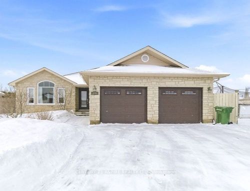 529 Turning Stone Cres, Petawawa, ON, K8H0B3 | Card Image