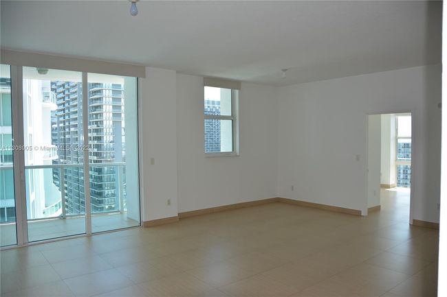 APT-3921 - 31 Se 5 Th St, Condo with 3 bedrooms, 3 bathrooms and null parking in Miami FL | Image 8