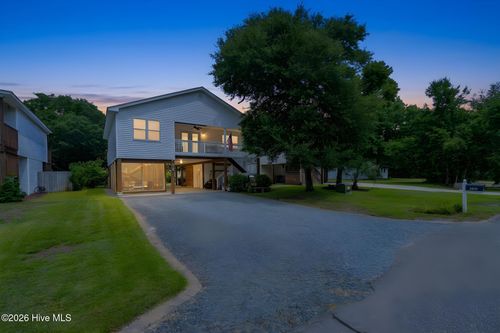 112 Sw 13th St, Oak Island, NC, 28465-7119 | Card Image