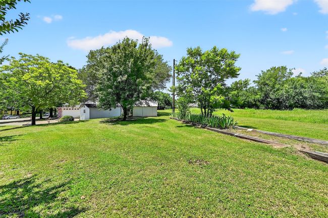 2107 Meadows Cir, House other with 3 bedrooms, 2 bathrooms and null parking in Sherman TX | Image 33