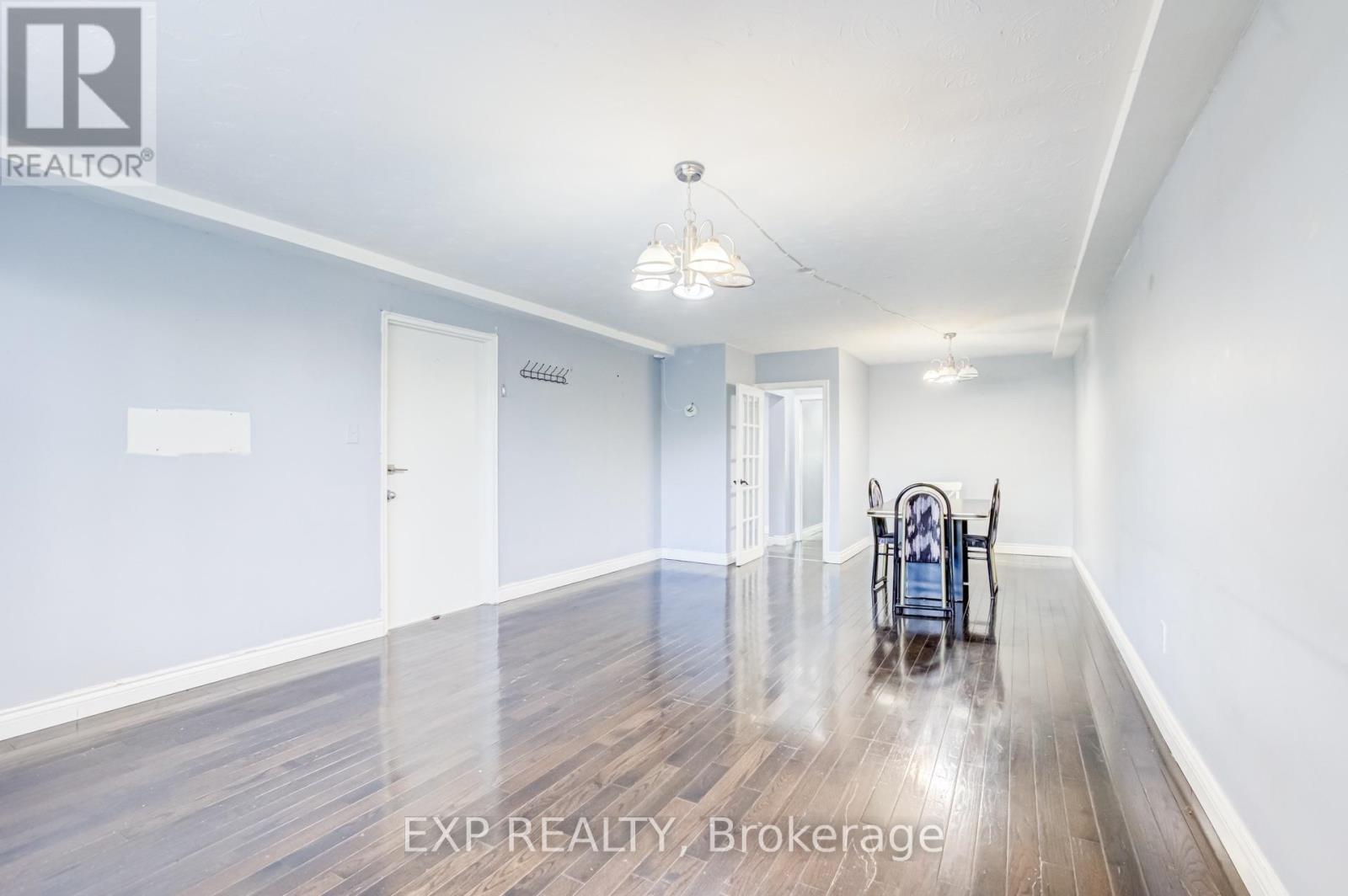 Residential Lease in Toronto (Yorkdale-Glen Park) 2