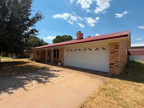 1209 N Park St, Seymour, TX, 76380-4025 | Card Image