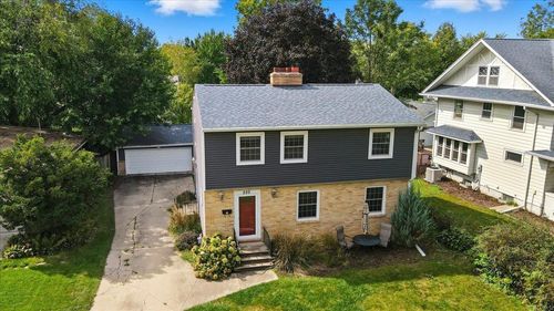 250 Sheridan Rd, Waterloo, IA, 50701-4022 | Card Image