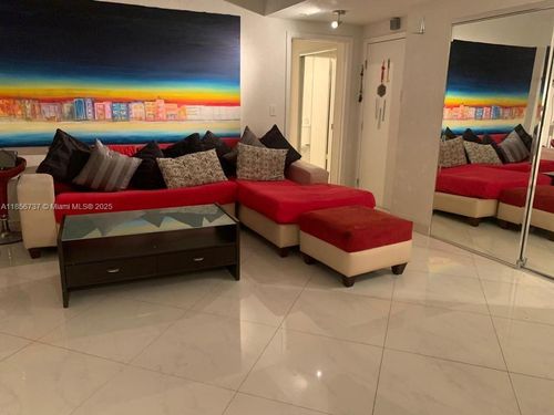 apt-305-802 Euclid Ave, Miami Beach, FL, 33139-5781 | Card Image