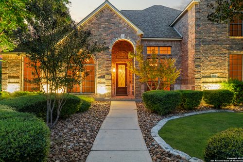 9715 Wind Gate Pkwy, San Antonio, TX, 78254-1841 | Card Image