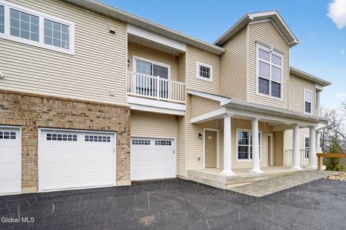 607 Vly Point Dr, Niskayuna, NY, 12309-1652 | Card Image