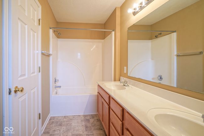 10944 Perry Pear Dr, Condo with 2 bedrooms, 3 bathrooms and null parking in Zionsville IN | Image 25