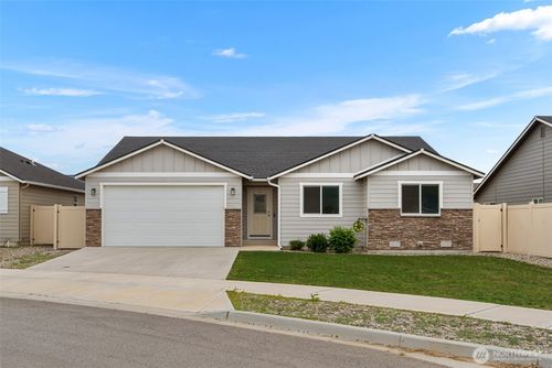 282 Emma Dr, Wenatchee, WA, 98801-2621 | Card Image