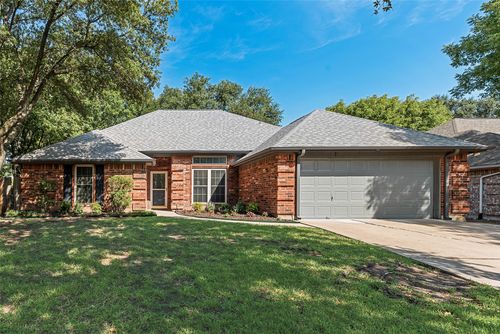 101 Clover Ln, Burleson, TX, 76028-2548 | Card Image