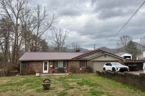 2035 Doe Creek Rd, Irvine, KY, 40336-8232 | Card Image