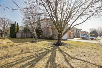 131 Valridge Dr, House other with 3 bedrooms, 3 bathrooms and 5 parking in Ancaster ON | Image 3