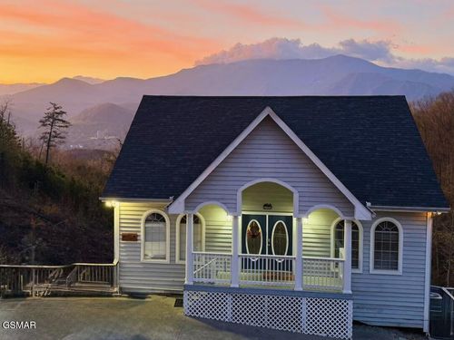 917 Wood Smoke Way, Gatlinburg, TN, 37738 | Card Image