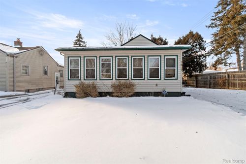 7521 N Silvery Ln, Dearborn Heights, MI, 48127-1736 | Card Image