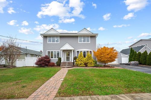 2741 Anthony Ave, Bellmore, NY, 11710-4621 | Card Image