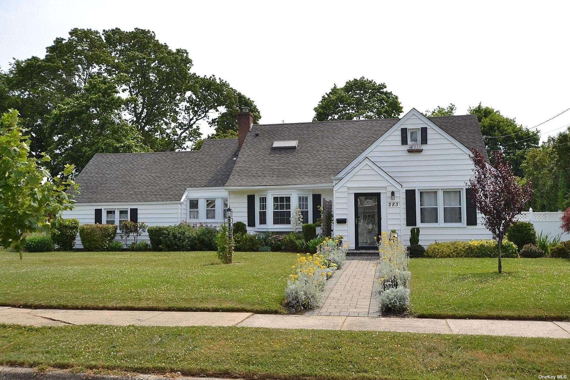 Maple Ave, Patchogue, NY 11772