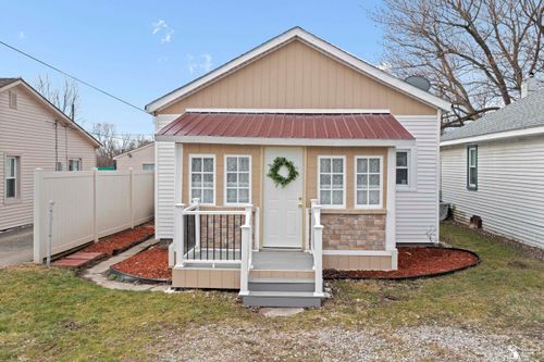 6590 Huron River Dr, South Rockwood, MI, 48179-9702 | Card Image