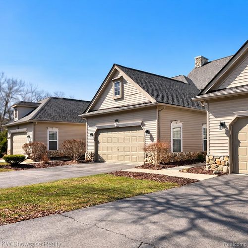 4509 Alexander Pines Dr, Clarkston, MI, 48346-4135 | Card Image