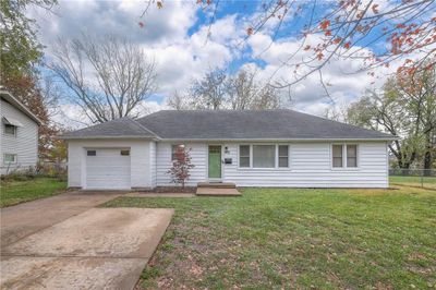 908 S Windsor Street, House other with 3 bedrooms, 1 bathrooms and null parking in Olathe KS | Image 1