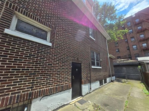 40 Hampton St, Elmhurst, NY, 11373-2060 | Card Image