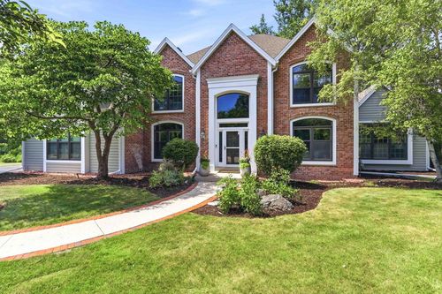 10105 N Parkside Court, MEQUON, WI, 53092 | Card Image